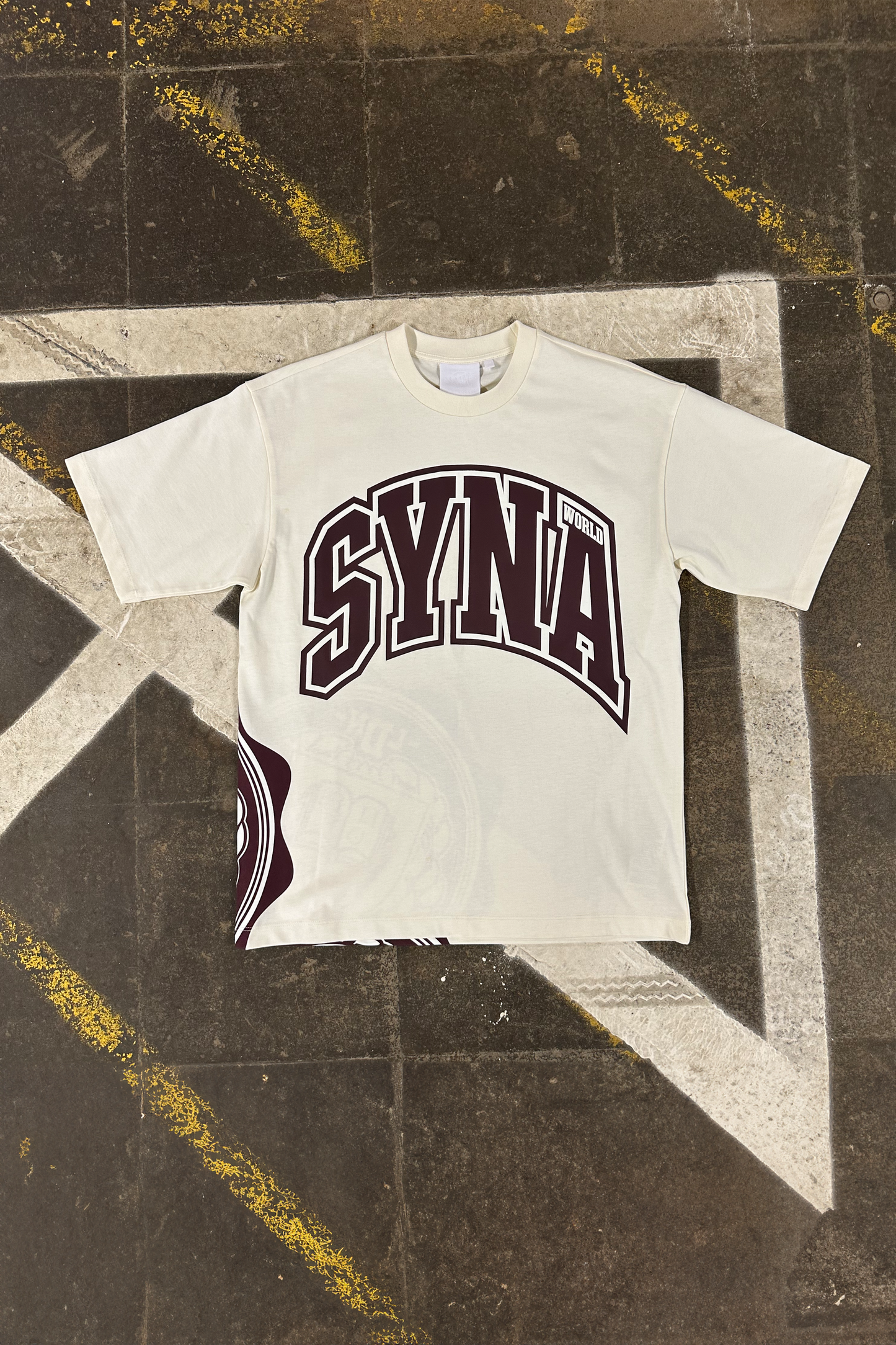 COLLEGE TEE – OFF WHITE - Syna World