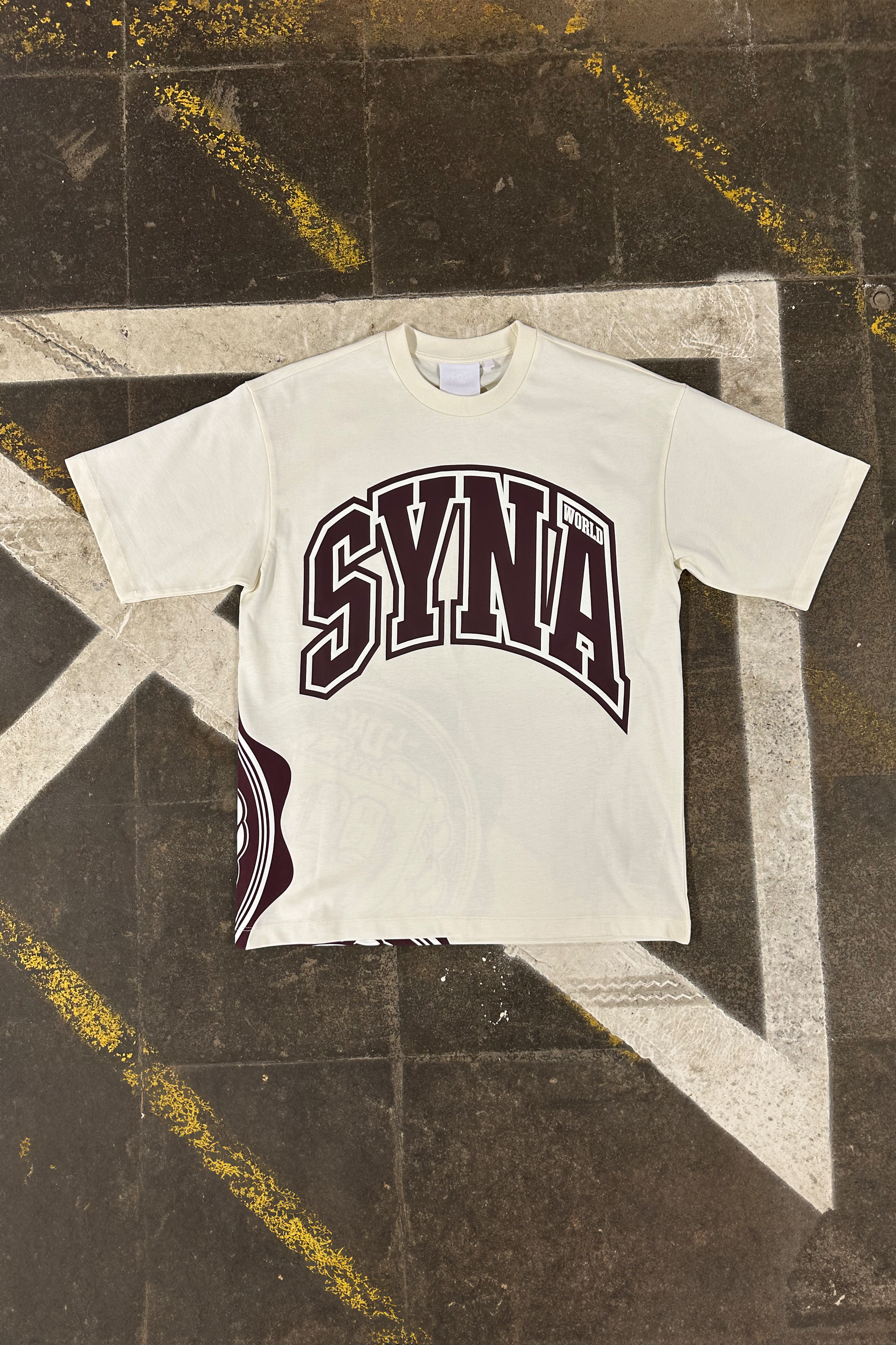 COLLEGE TEE – OFF WHITE - Syna World